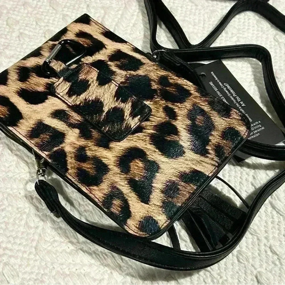 K. Carroll Leopard Print Crossbody Wallet Purse - Picture 4 of 4